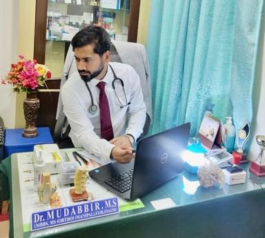 DR MUDABBIR CLINIC