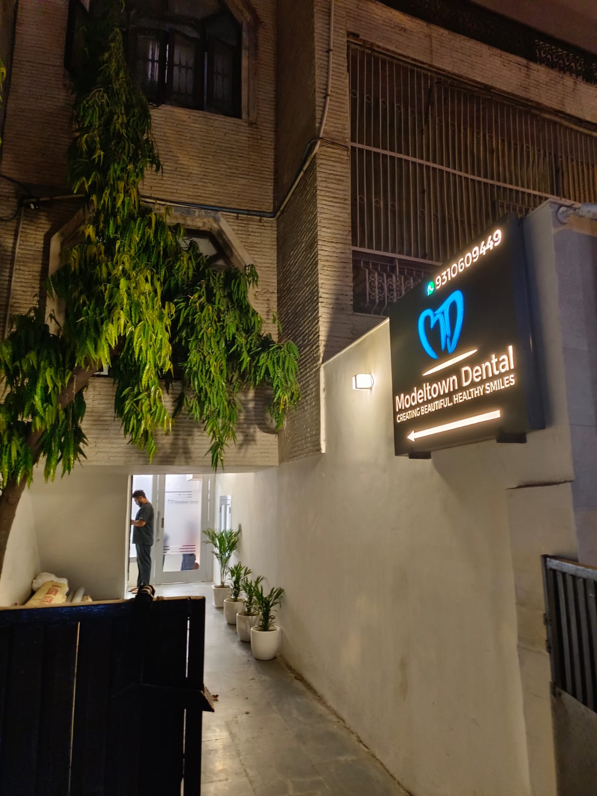 Model Town Dental, Model Town