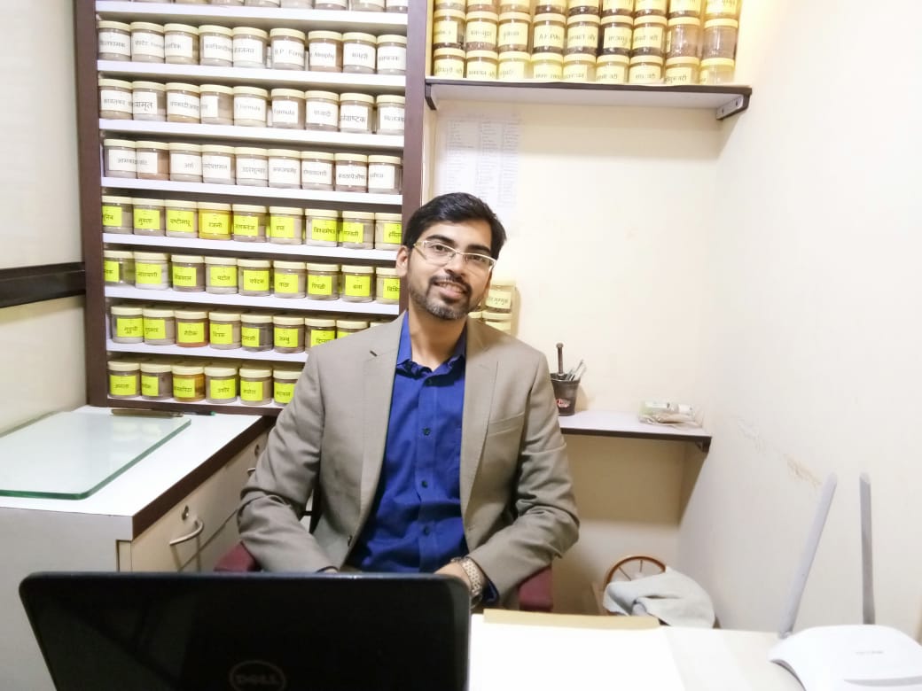 Dr. Poorneshwar Sawant Book Appointment, Consult Online, View Fees