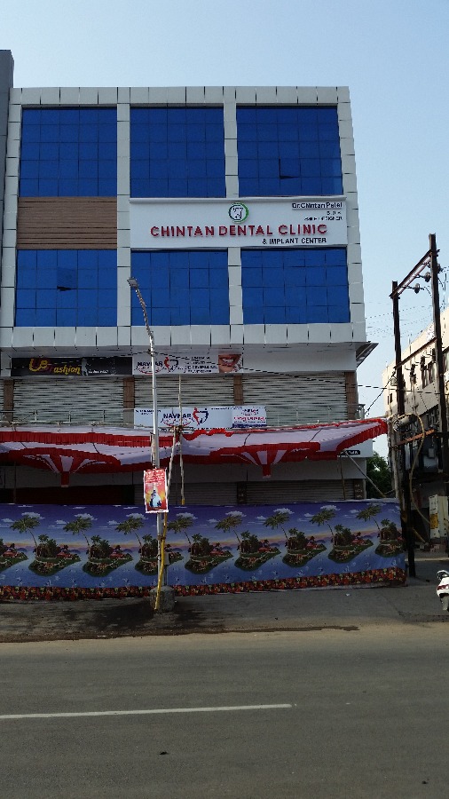 CHINTAN DENTAL CLINIC AND IMPLANT CENTRE Image 5