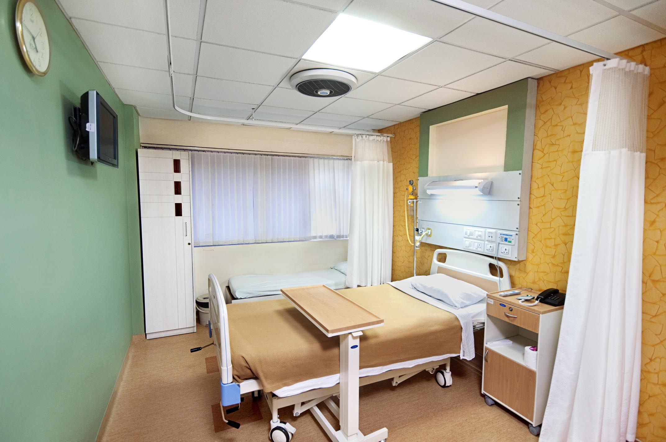 Fortis Hospital - Cunningham Road Image 4