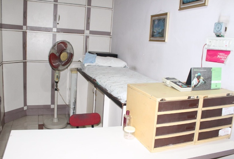 Clinic - 2000 Image 8