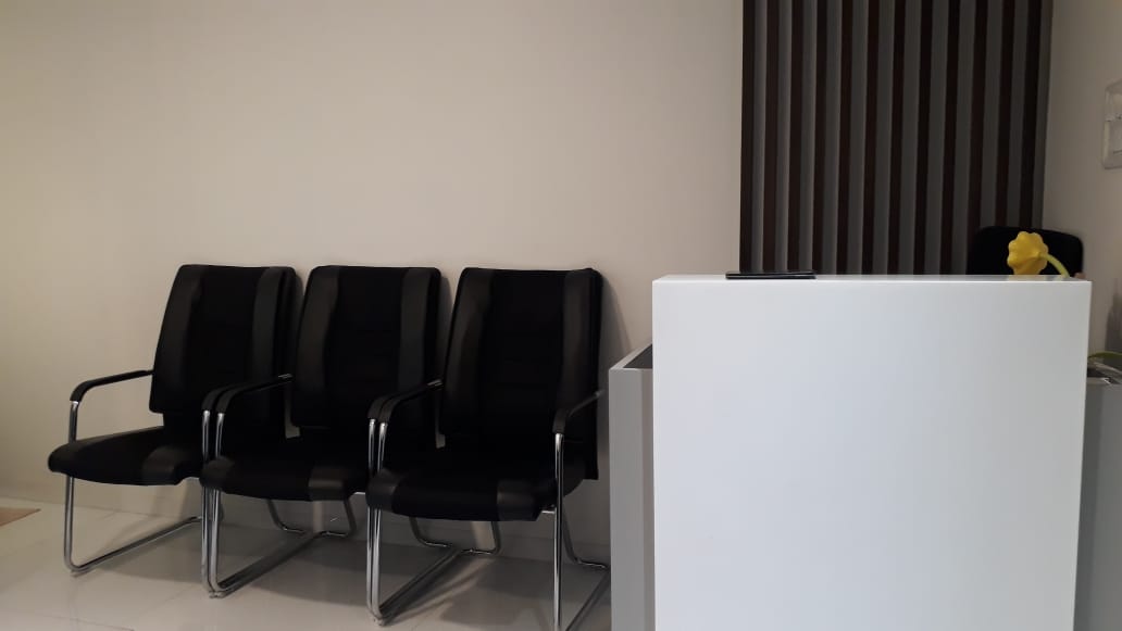 Dr Hardik Thakker Clinic Image 3