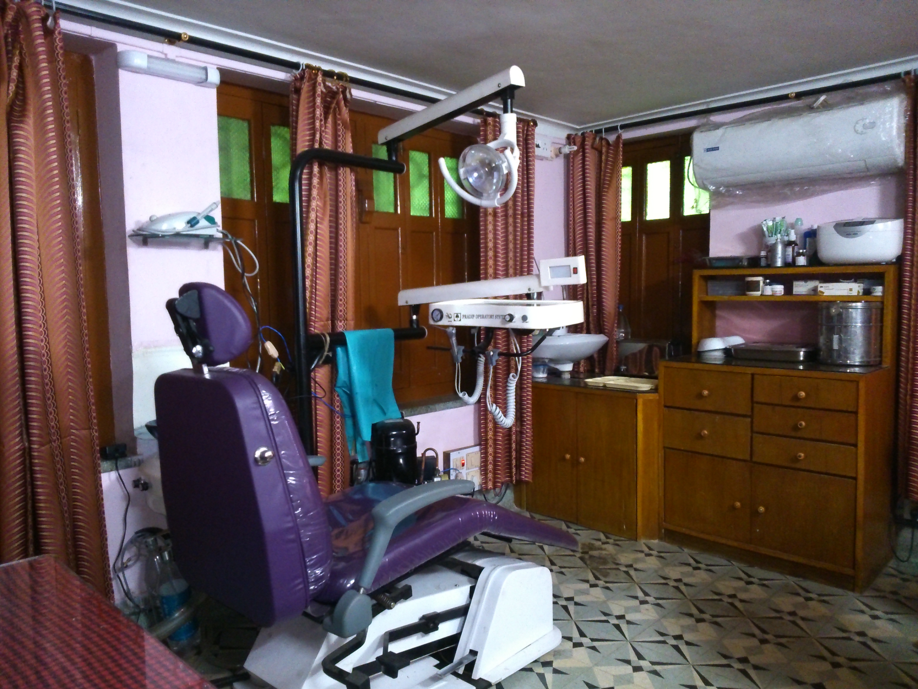 32 PEARLS DENTAL CLINIC Image 1