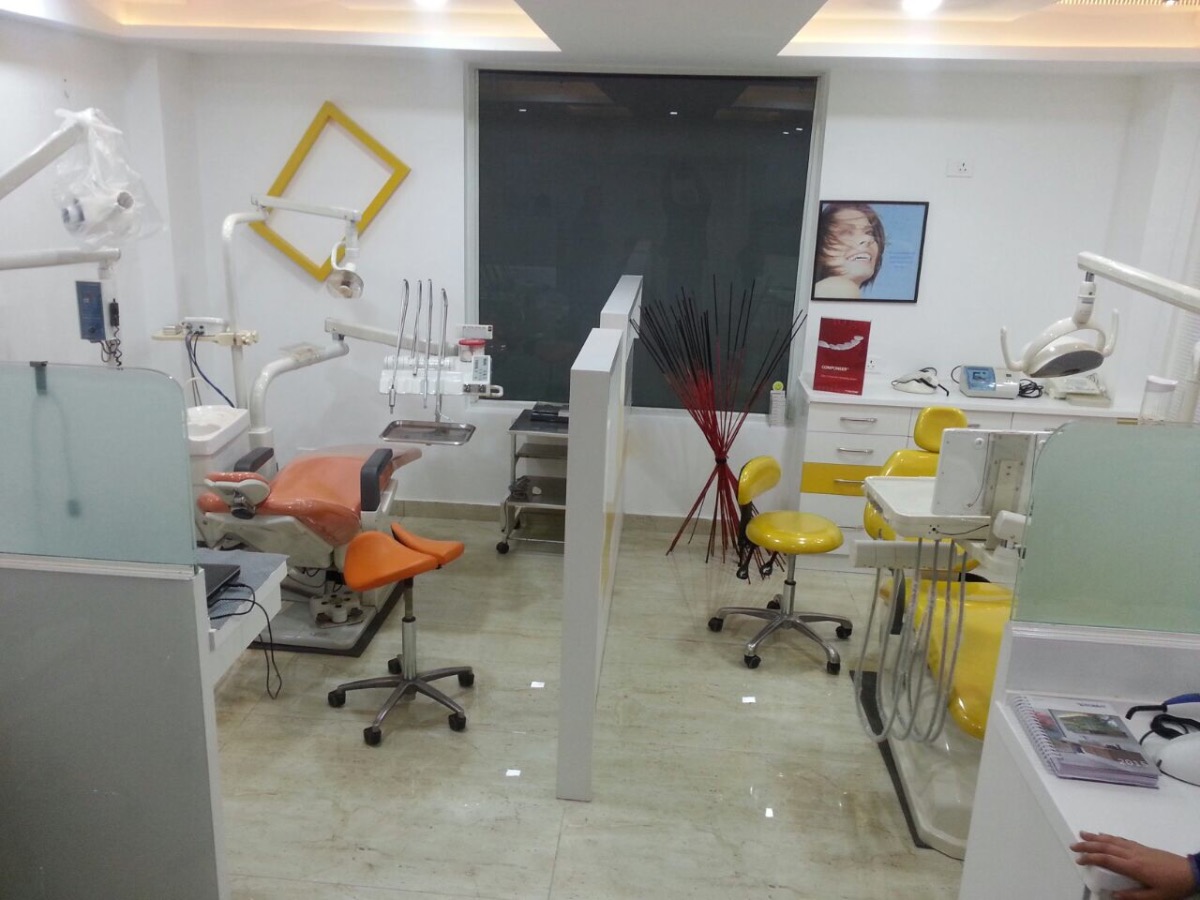 V'Shals Dental World Image 10