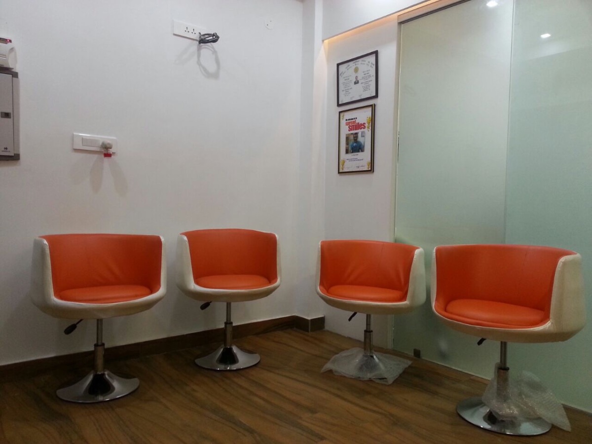 V'Shals Dental World Image 9