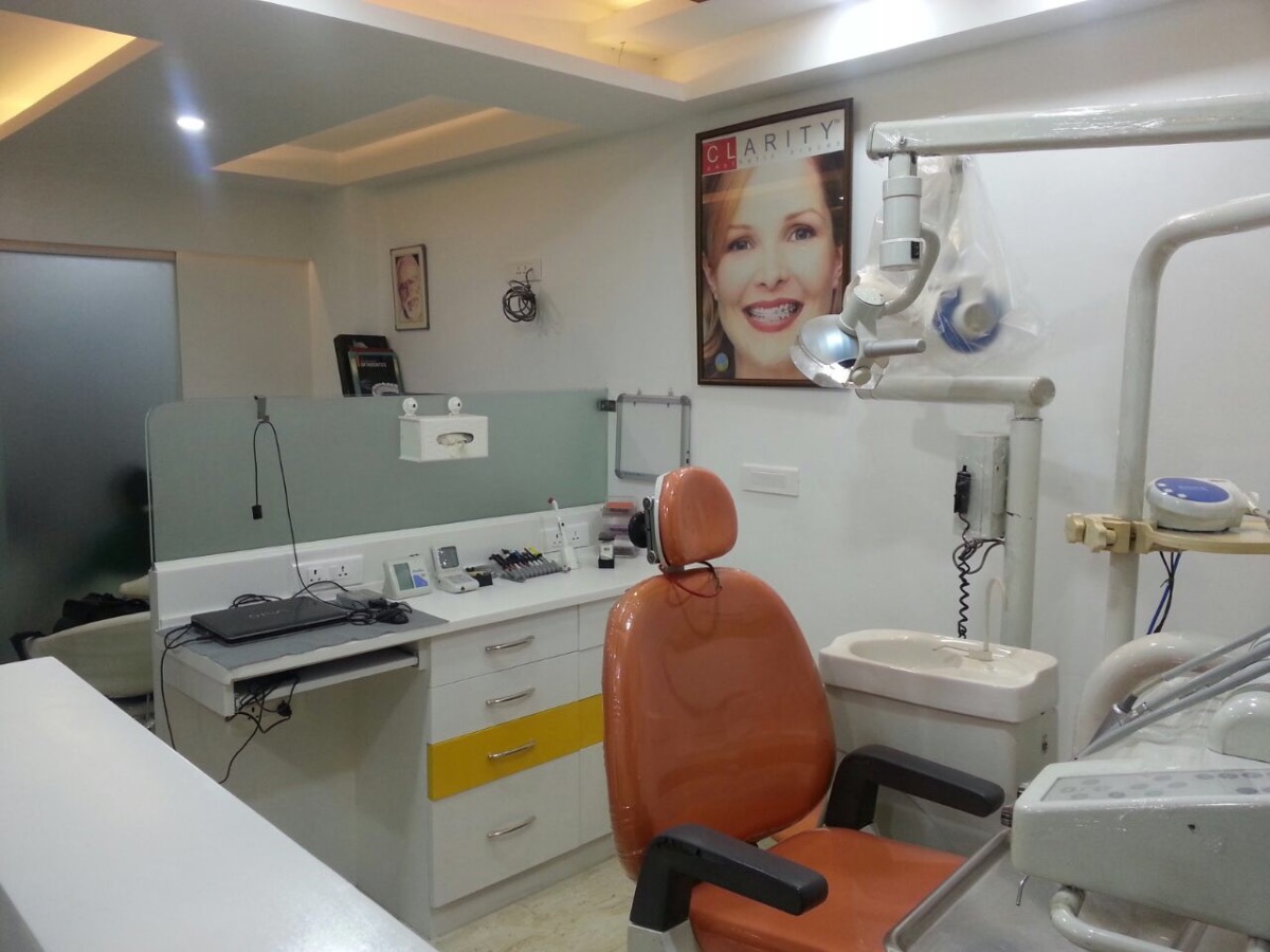 V'Shals Dental World Image 1