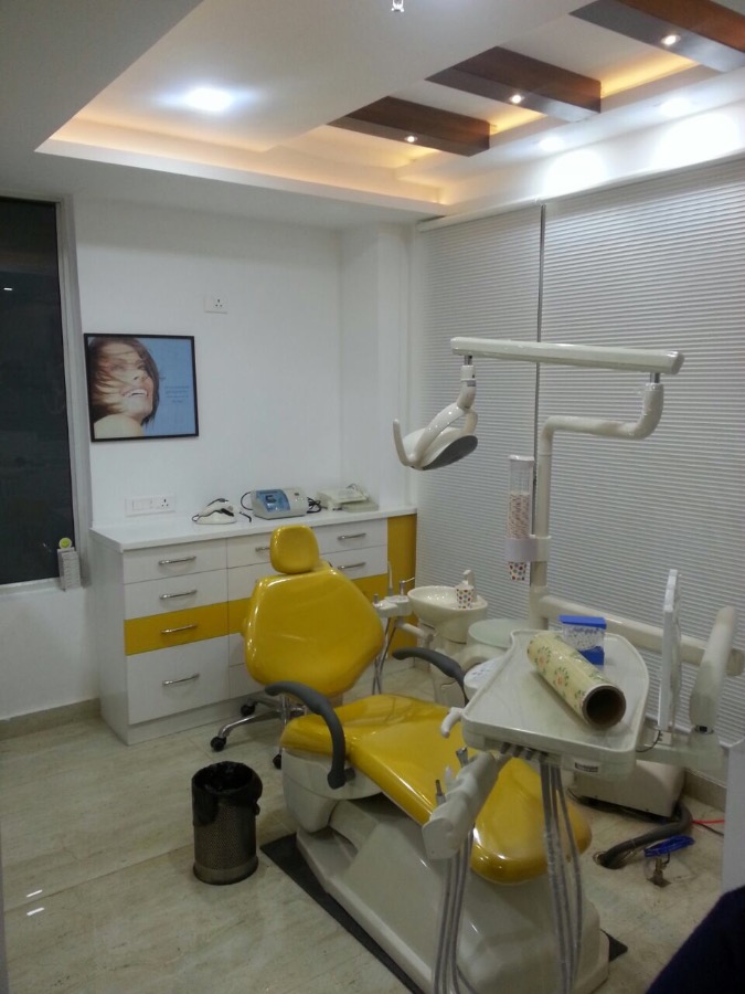 V'Shals Dental World Image 3