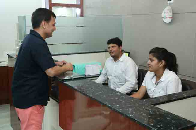 Param Jyoti Eye Center Image 2