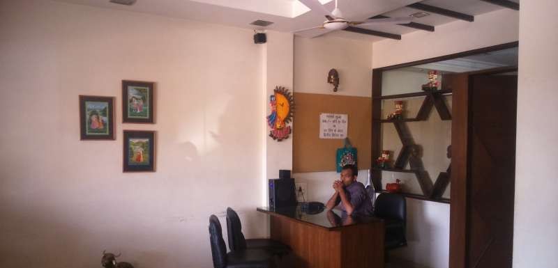 Dr Sanjay Khare Image 2