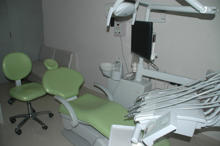 CHINTAN DENTAL CLINIC AND IMPLANT CENTRE Image 3