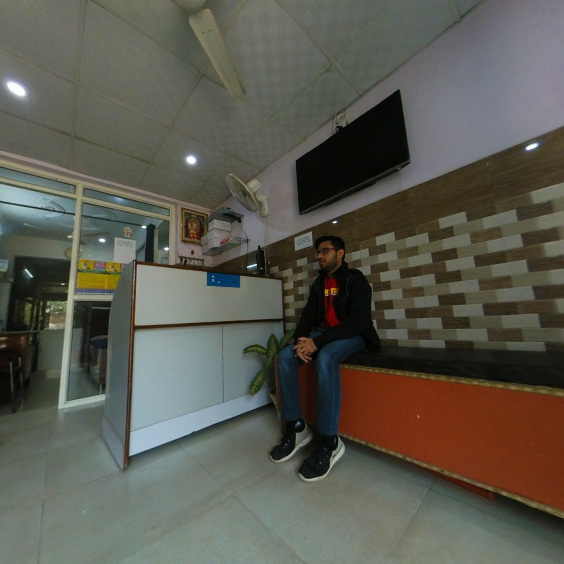 Dr. Anuj Tyagi (Piles fistula clinic) Image 3
