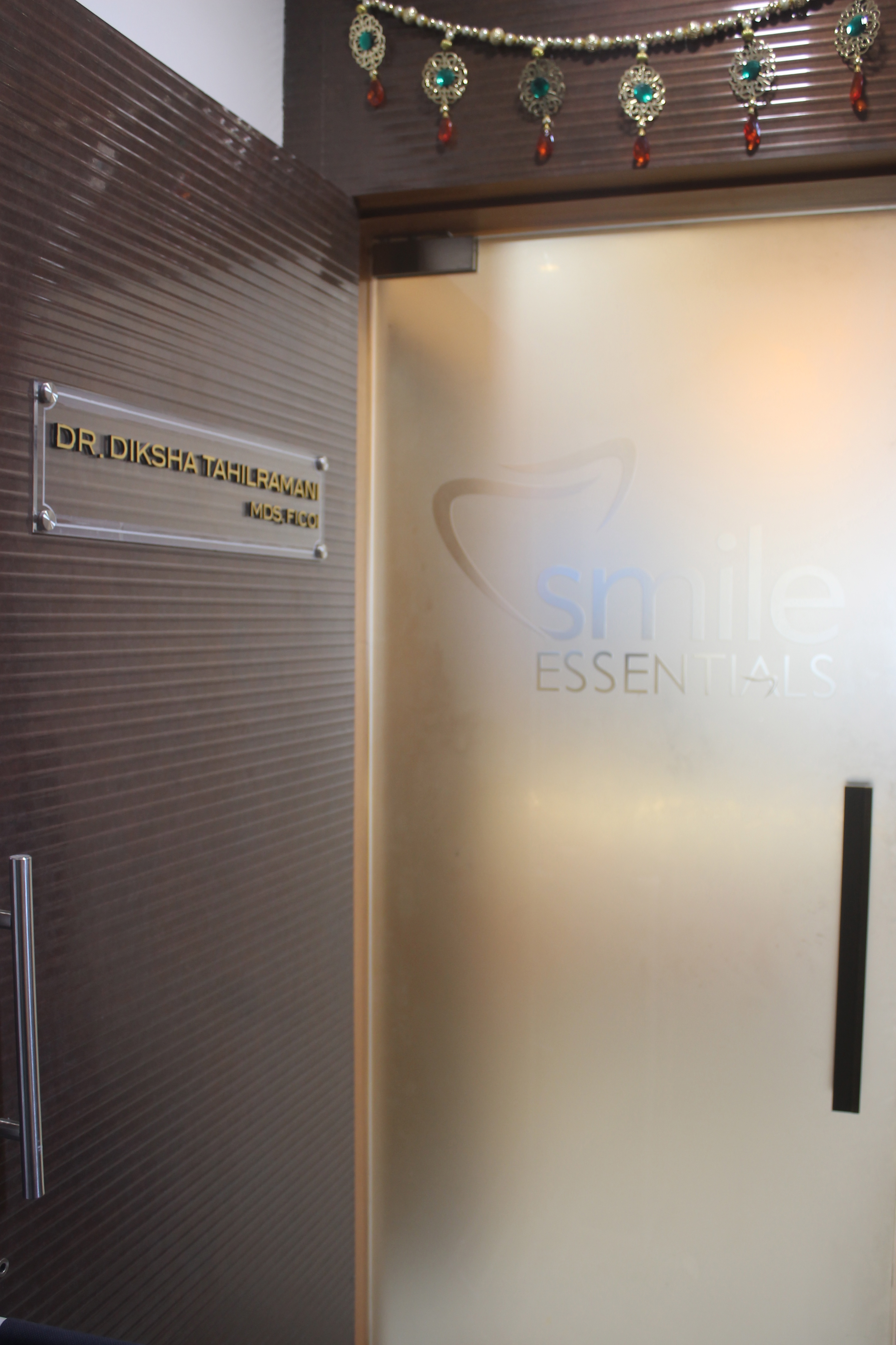 Smile Essentials Khar Image 1