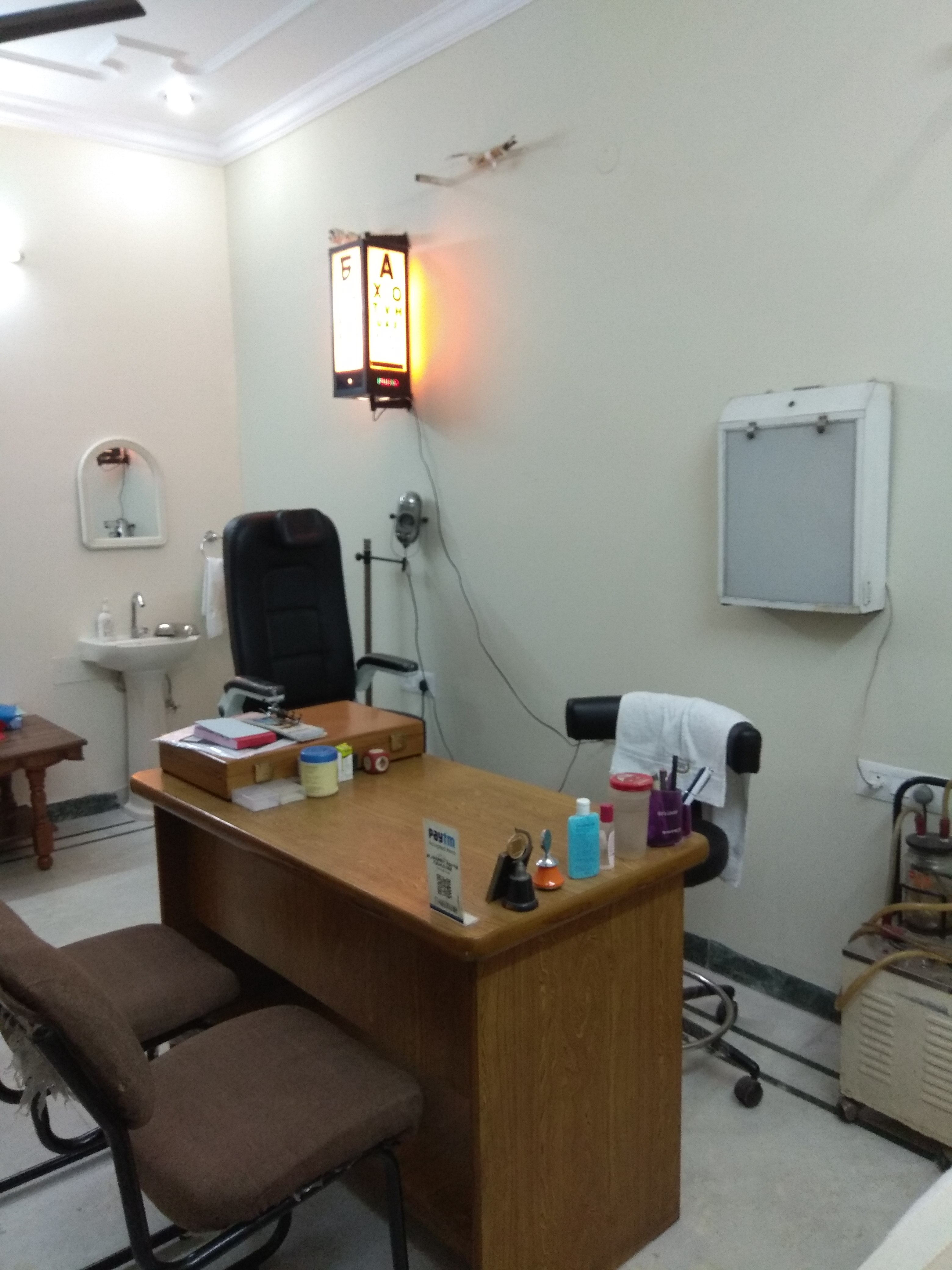 Dr. Pasricha's E.N.T. & Eye Clinic Image 4