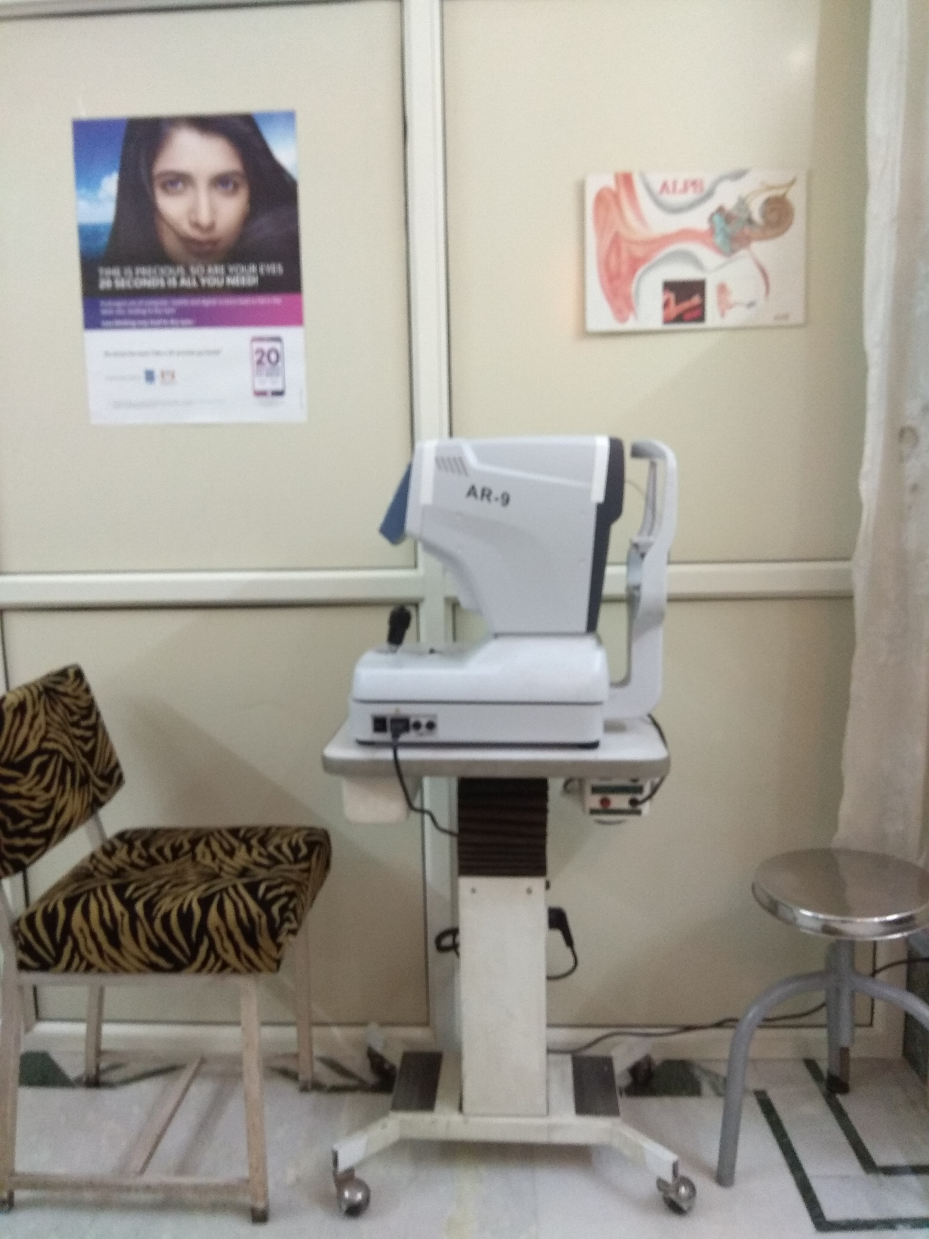 Dr. Pasricha's E.N.T. & Eye Clinic Image 5