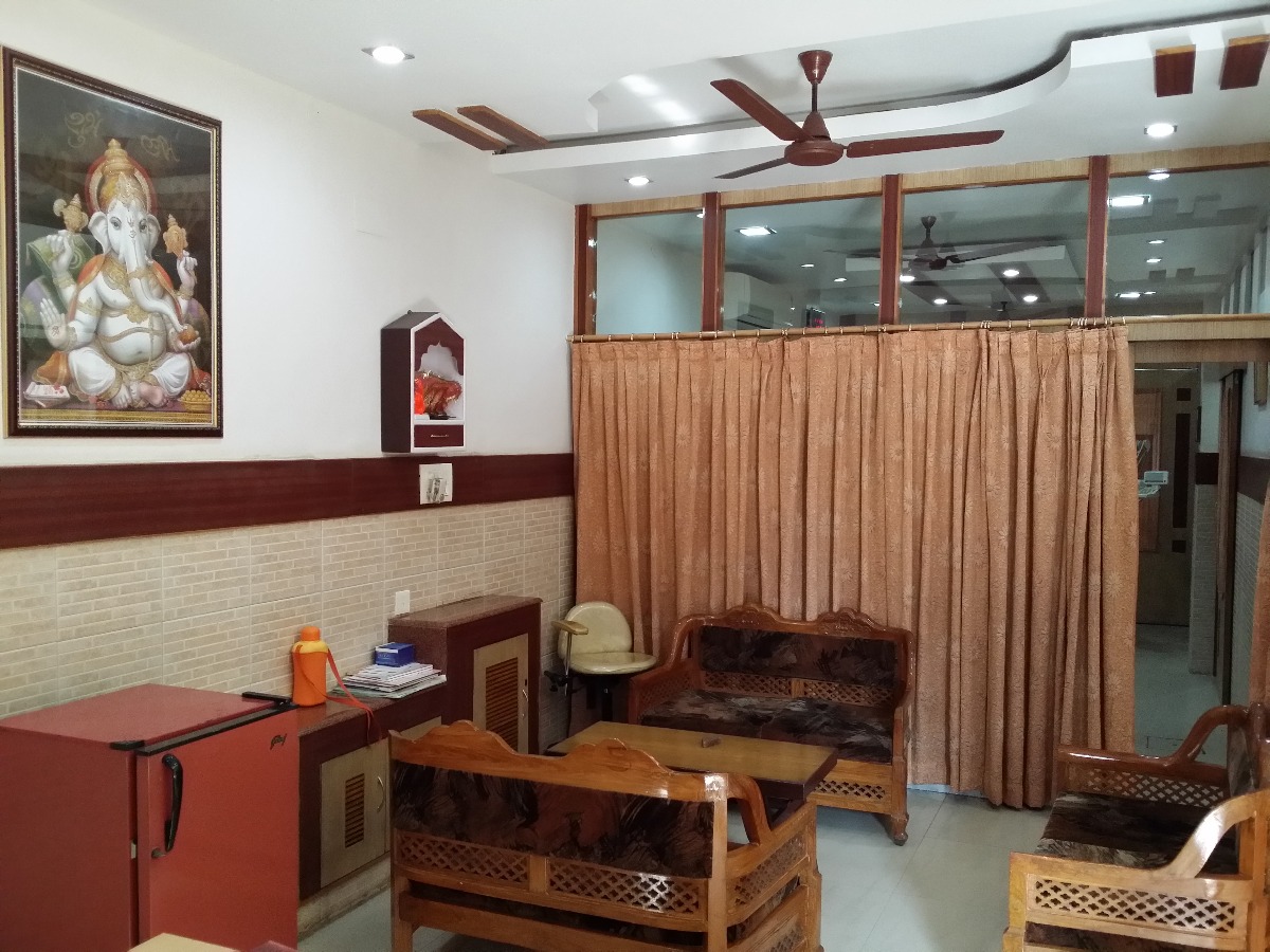 Girdhar Dental Clinic Image 2