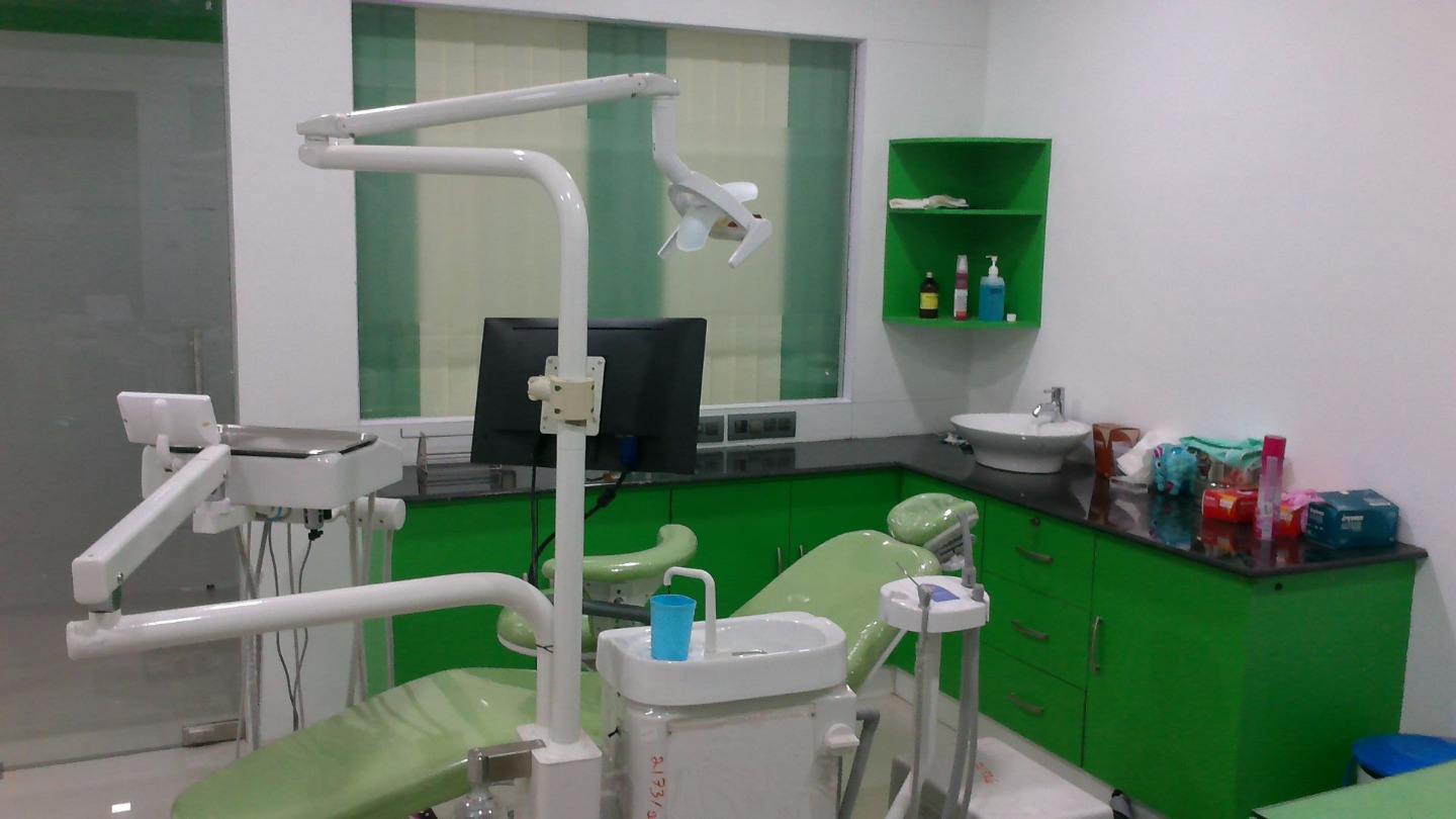 SRISHTI DENTAL CLINIC Image 3
