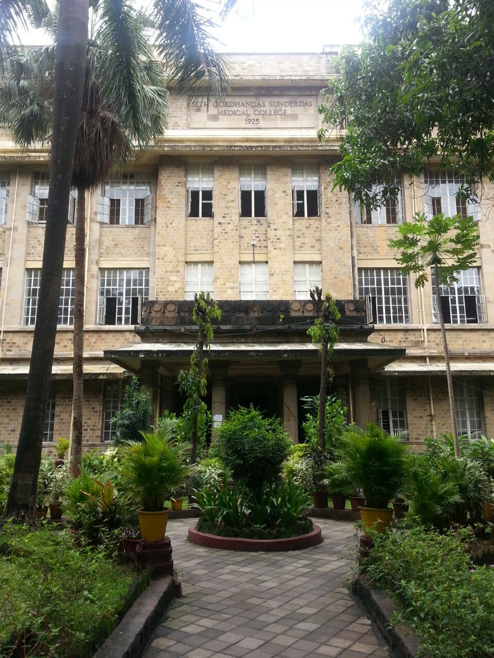 King Edward Memorial(KEM) Hospital & S.G.S.Medical College Image 3
