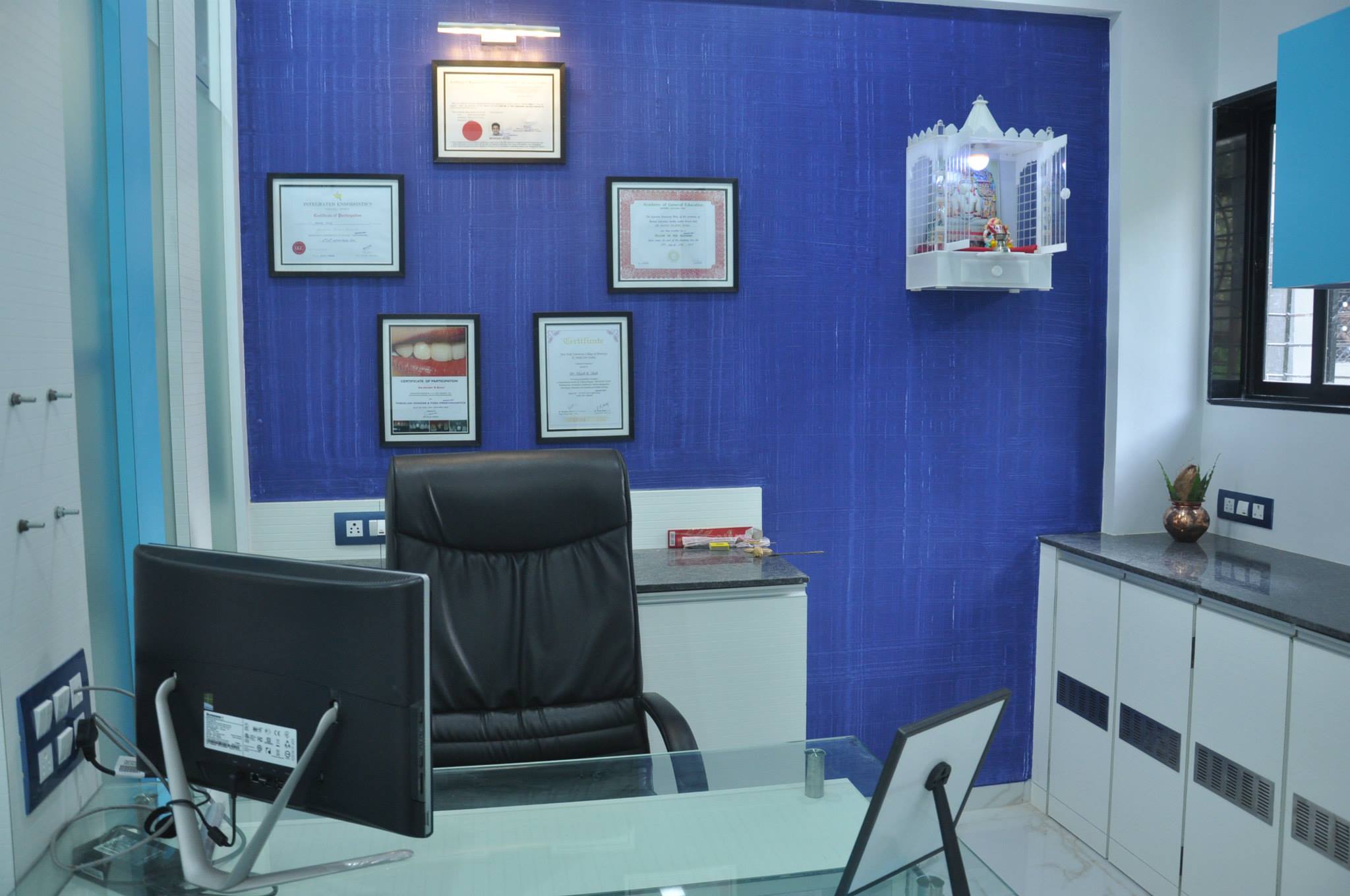 MAHAVIR DENTAL CLINIC Image 4