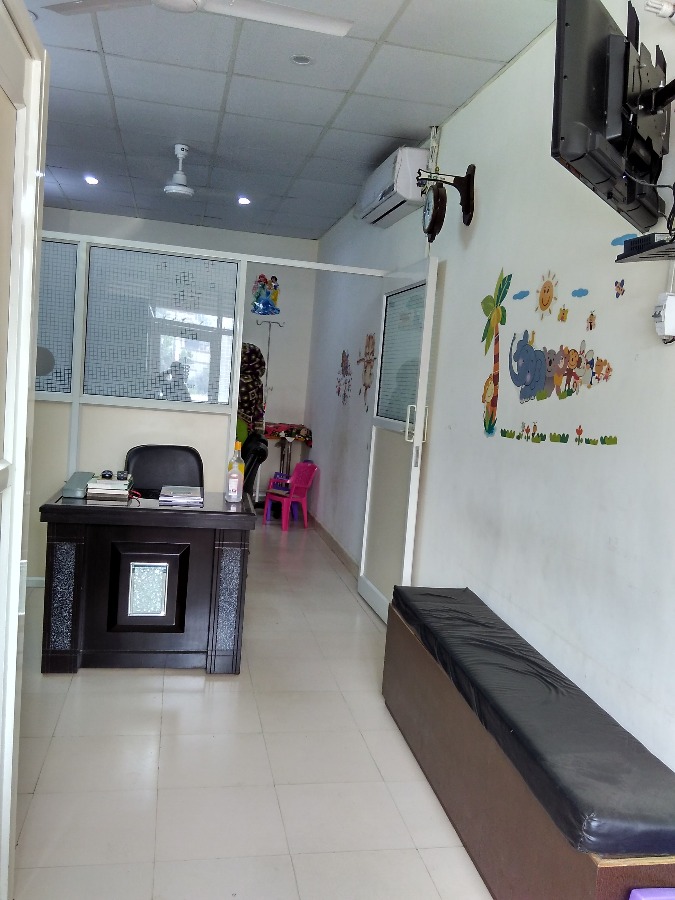 Naraina Mother and Child Care Clinic Image 2