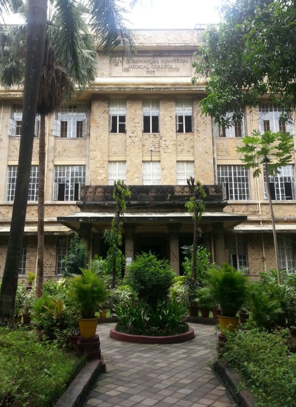 KEM Hospital Image 1