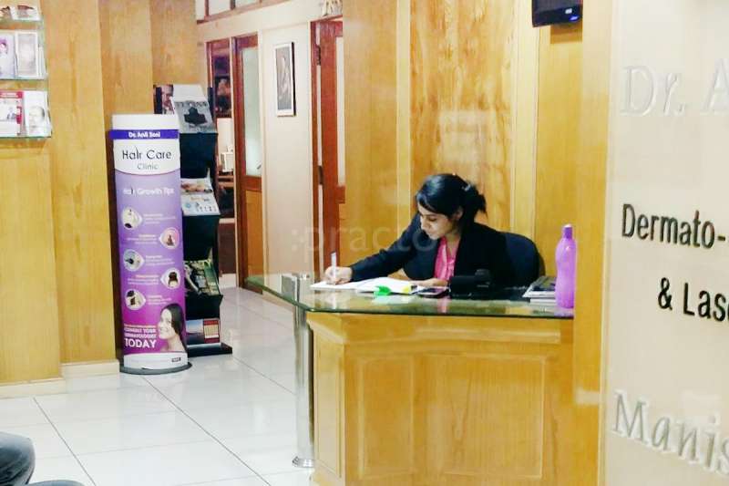 Genecis Cosmetologist Center Image 1
