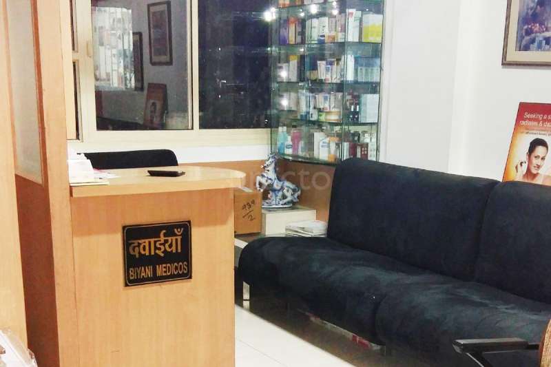 Genecis Cosmetologist Center Image 2