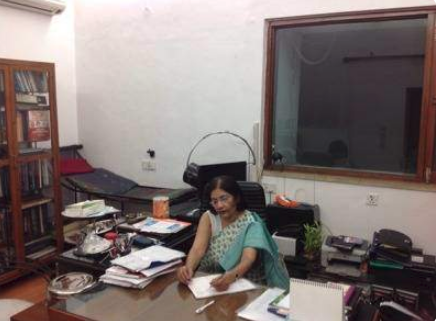 DR Urvashi Jha Gynecare Clinic Image 3