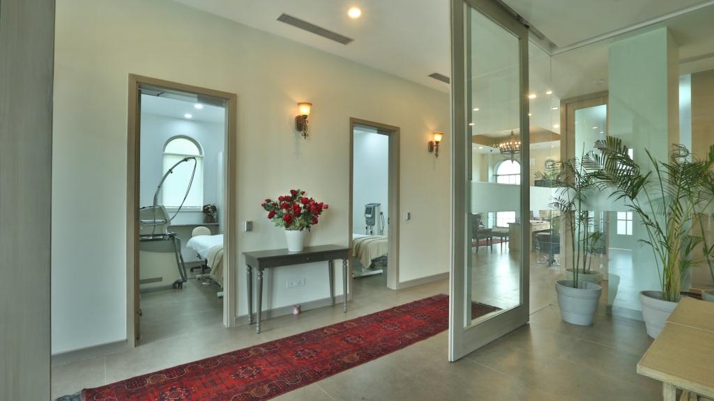 Aayna Clinic Image 1
