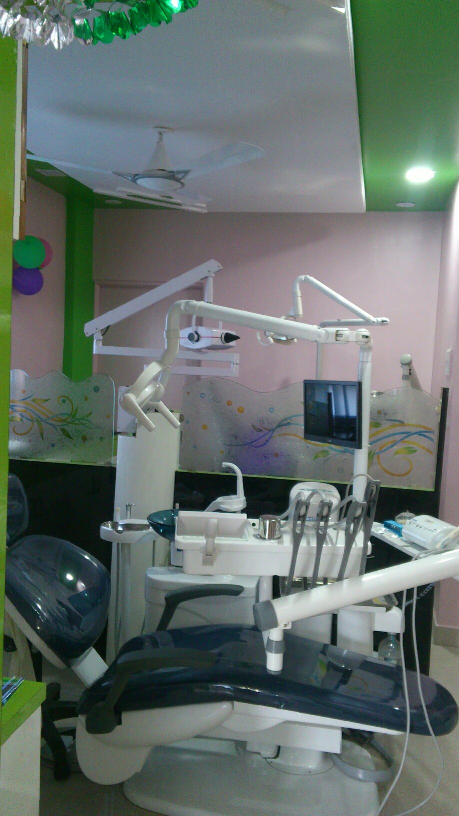 COMPLETE DENTAL CARE & IMPLANT CENTRE Image 5