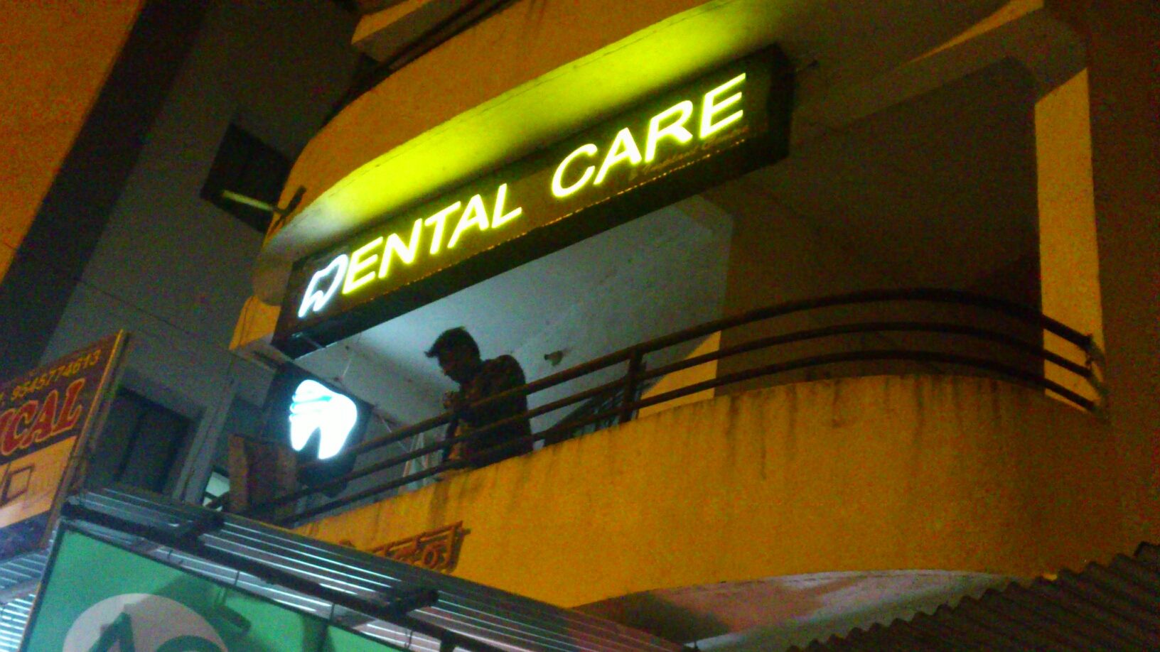 COMPLETE DENTAL CARE & IMPLANT CENTRE Image 4