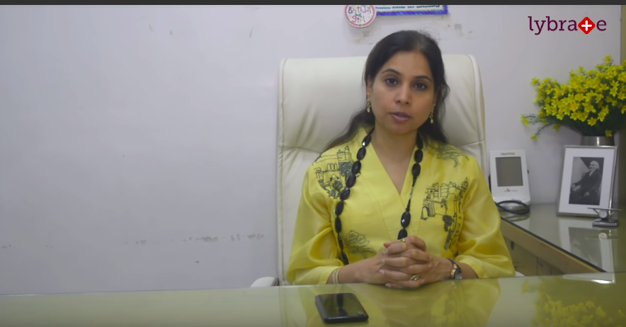 Hair loss: बाल झड़ने से ना हों परेशान, जानें एक दिन में कितना हेयर लॉस है  नॉर्मल - hair loss causes follicle brushing washing natural renewal cycle  tlif - AajTak