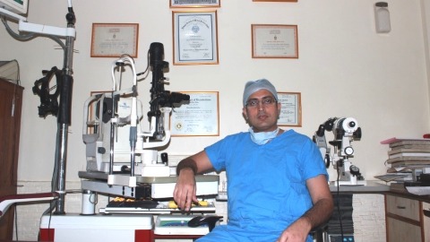 Dr.Ruvit Nikam - Ophthalmologist, Mumbai