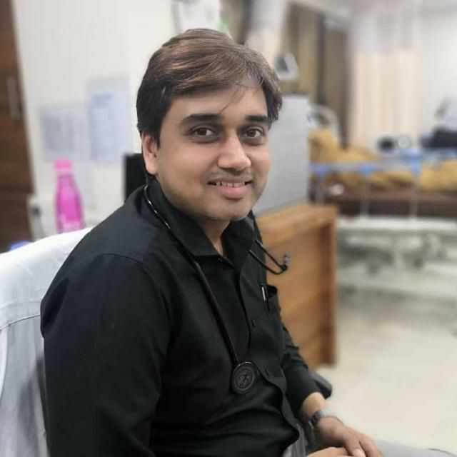 Dr.Shreyans Shah - Diabetologist, Nashik