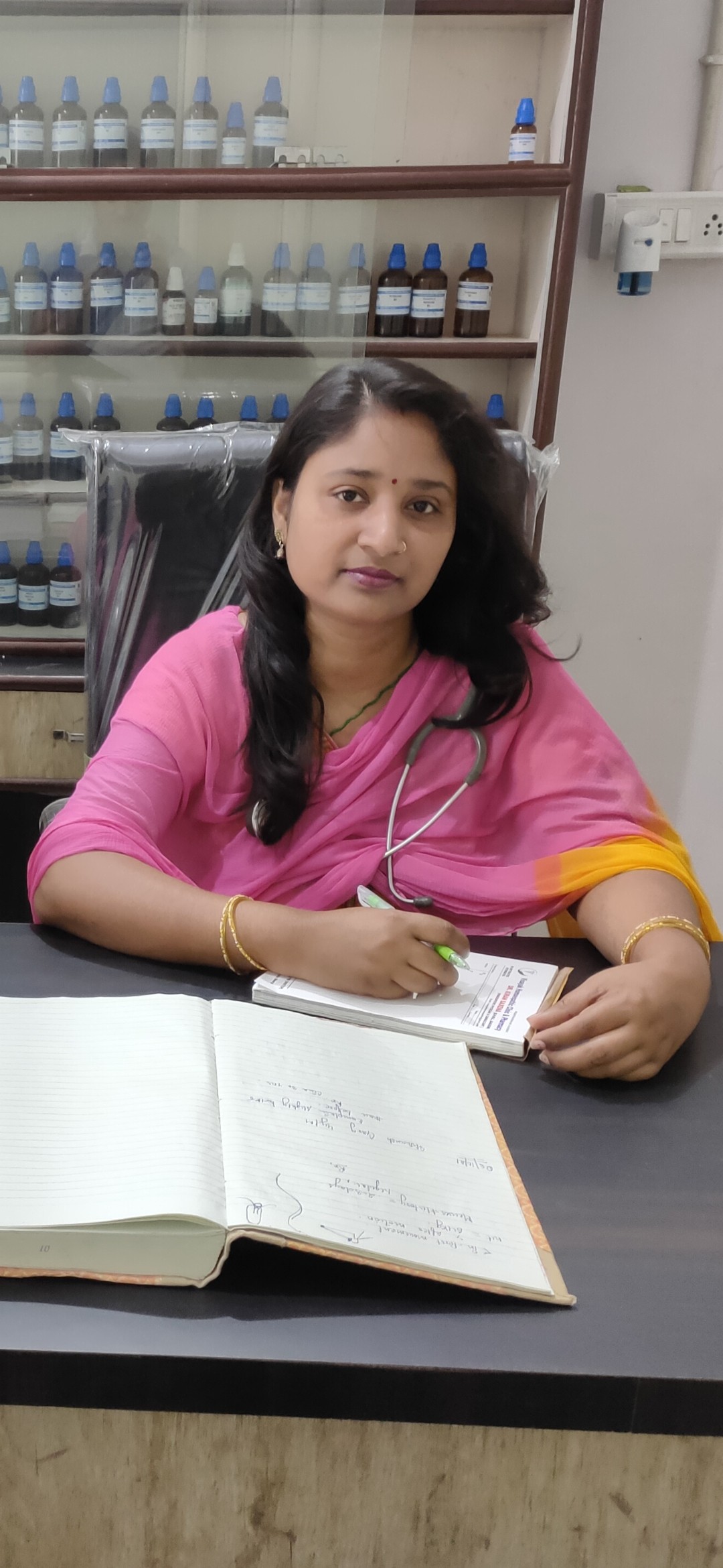 Dr. Kiran Saxena - Homeopathy Doctor, Meerut
