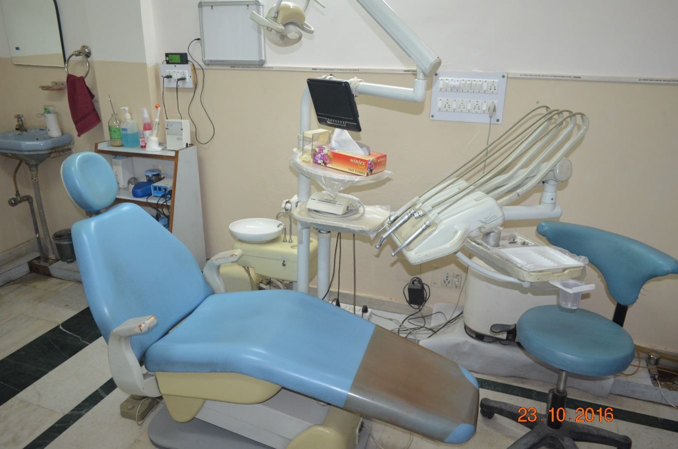 Dr Sundeep Khurana Book Appointment Consult Online View Fees Contact Number Feedbacks Dentist In Faridabad