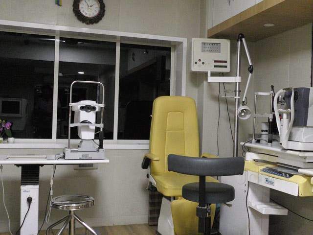 Eye Care & Lasik Centre Image 3