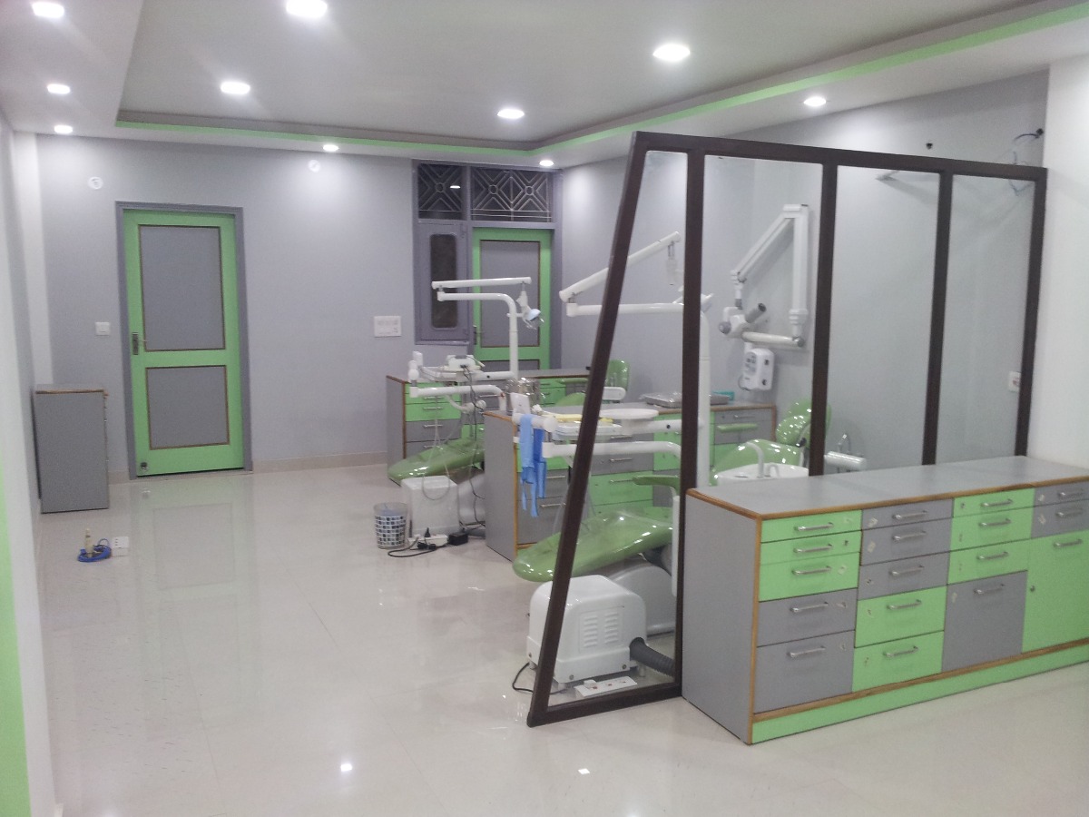 Curemax Multispeciality Dental Clinic Image 4