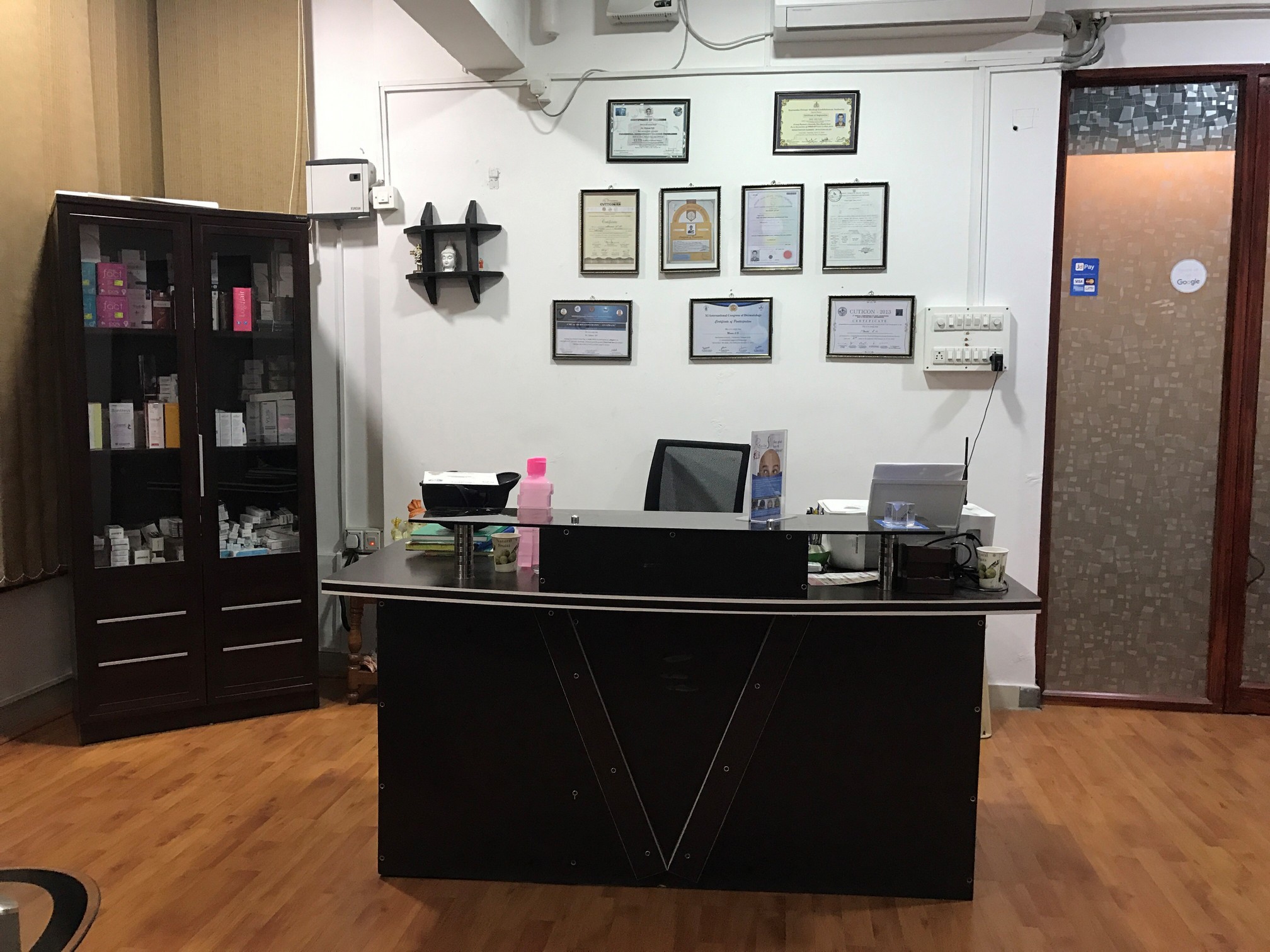 Reniu Hair Transplant Cosmetology & Skin Clinic Image 4