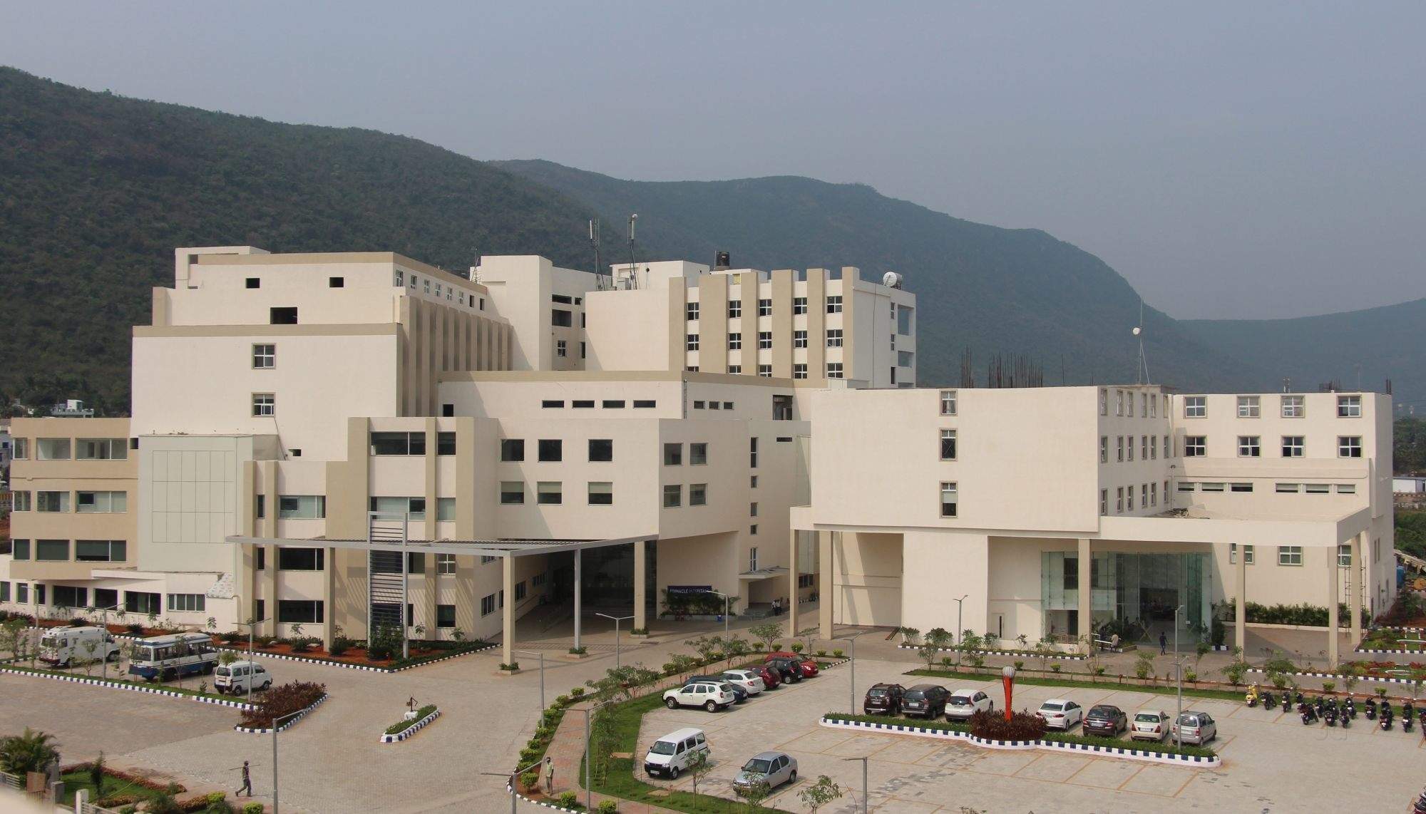 Pinnacle Hospital and Clinic Image 1