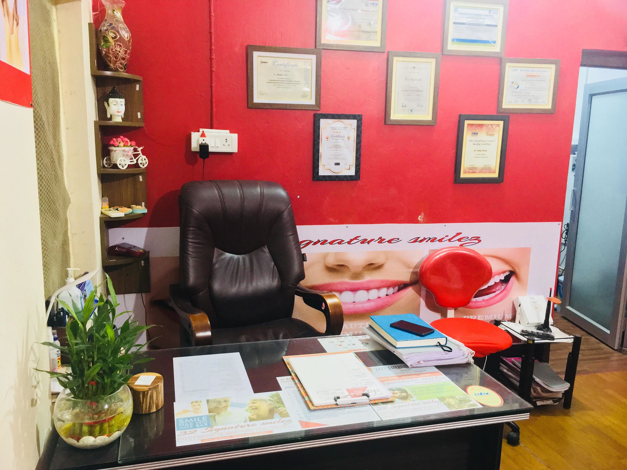 32 Signature Smiles Multispeciality Dental clinic & Implant Centre Image 3