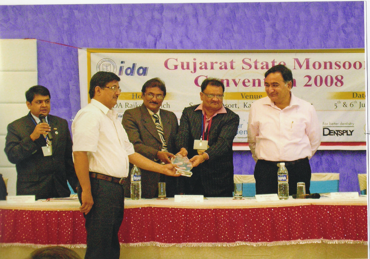 Dr. RAJENDRA DESAI DENTAL CLINIC Image 7