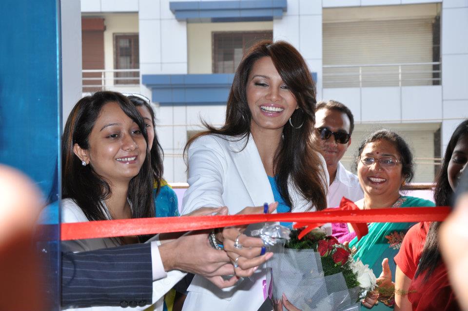 Ritzy Dental And Cosmetic Lounge Image 1