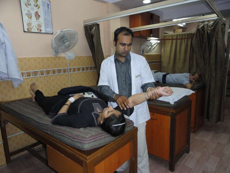 Khurana Physiotherapy Clinic Image 2