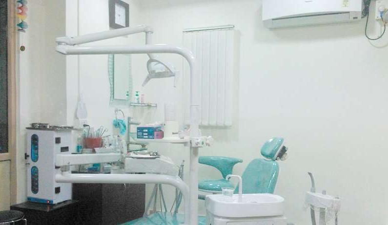 V Care N Cure Dental Clinic Image 1